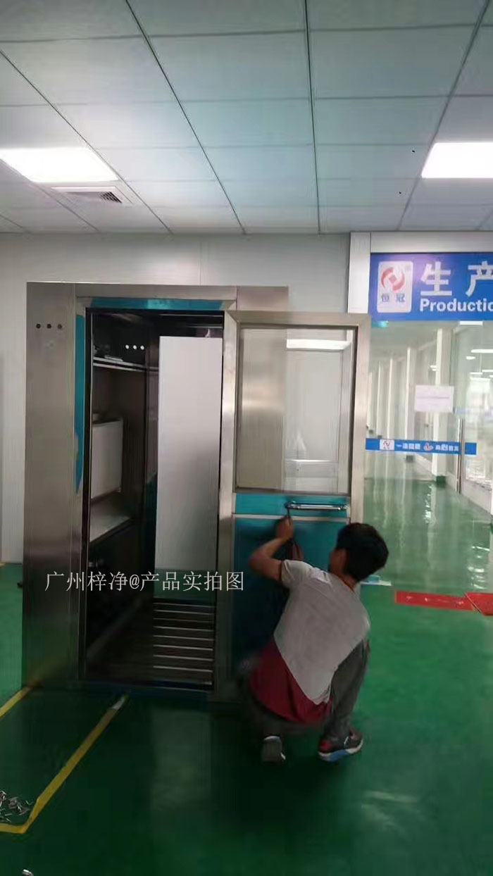 風(fēng)淋室安裝現(xiàn)場實(shí)拍圖